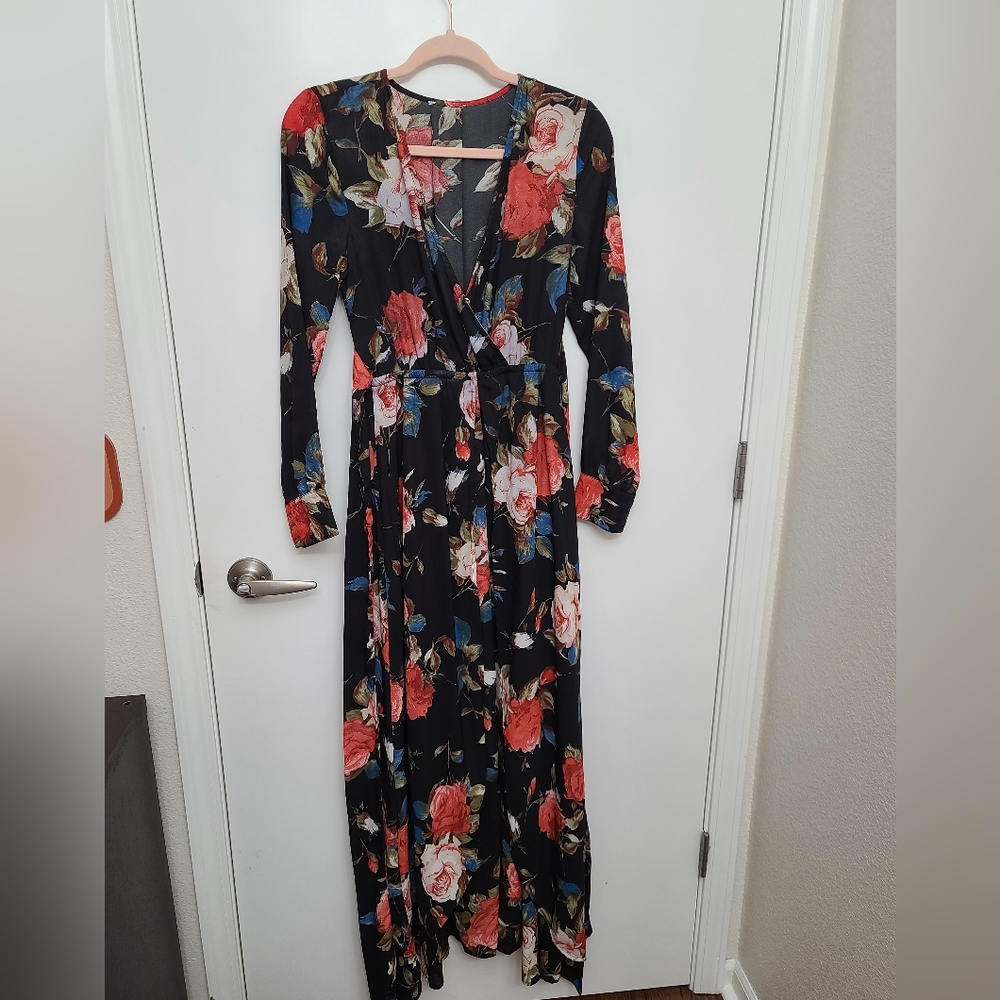 Used Unique Vintage Floral Maxi Dress size Small